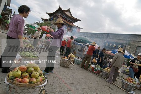 Produce market, North Gate, Dali, Yunnan, China, Asia
