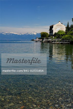 Lakeside hotel, Lac Leman (Lake Geneva), Evian-les Bains, Haute-Savoie, France, Europe