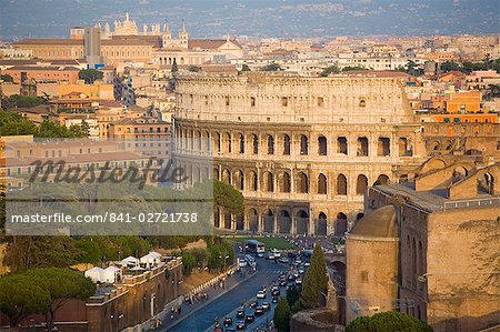 Colisée, vue d'Altare della Patria, Rome, Lazio, Italie, Europe