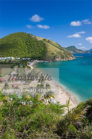 Vue surélevée sur frégate Bay Beach sur la calme côté des Caraïbes de l'isthme, frégate Bay, au sud-est de Basseterre, St. Kitts, îles sous-le-vent, Antilles, Caraïbes, Amérique centrale