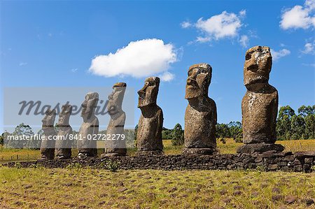 Ahu Tongariki, the largest ahu on the Island, Tongariki is a row of 15 giant stone Moai statues, Rapa Nui (Easter Island), UNESCO World Heritage Site, Chile, South America