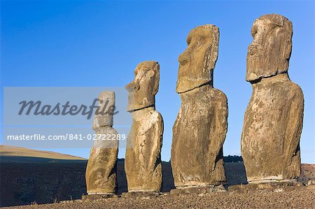 Ahu Tongariki, la plus grande ahu sur l'île, Tongariki est une ligne de 15 pierres Moai statues géantes, Rapa Nui (île de Pâques), patrimoine mondial de l'UNESCO, Chili, Amérique du Sud