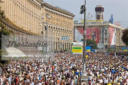 Annual Independence Day, people walking along the main Khreshchatyk Street, Kiev, Ukraine, Europe