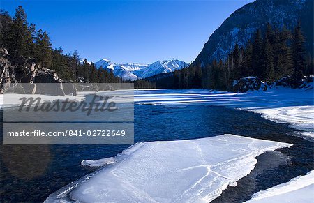 Die gefrorenen Bow River, Banff, Alberta, Kanada, Nordamerika