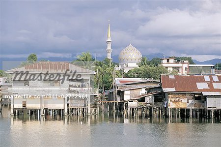 Stilt village and State mosque in Kota Kinabalu, Asia's fastest growing city, Sabah, Malaysia, island of Borneo, Southeast Asia, Asia