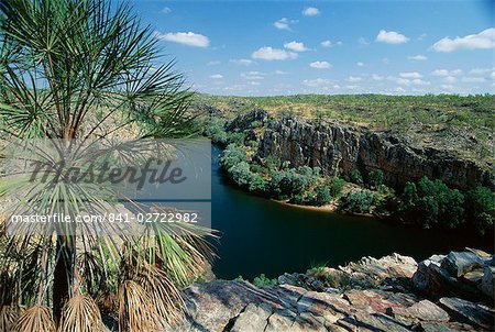 L'extrémité ouest de Katherine Gorge dans le Parc National Nitmiluk, où Katherine River traverse un plateau de grès, le Top End, Northern Territory, Australie, Pacifique