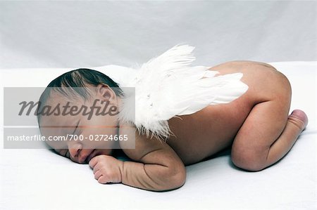 Schlafenden Baby mit Flügeln