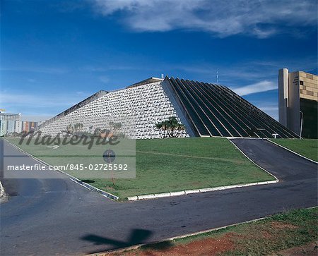 Claudio Santoro National Theatre, Brasilia, 1958. Architect: Oscar Niemeyer