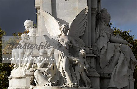 Victoria Memorial, St James' Park, London.