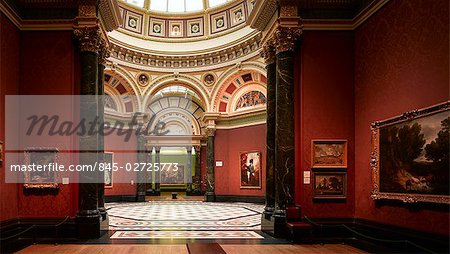 La National Gallery, Londres. Intérieur. Espace de la galerie. Architecte : E.M Barry.