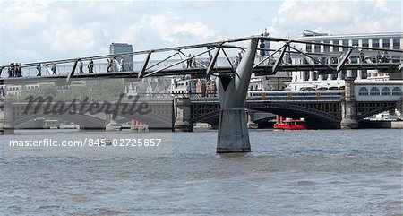 Millenium Bridge, Southbank, Southwark, London. Architect: Foster and Partners.