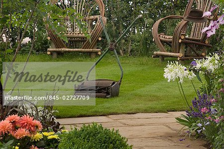 Jardin de curé de Mundy - Winchester Growers, pavillon de jardin de Daily Mail, 2008 Hampton Court Flower Show en Angleterre. Concepteur : Mary Payne et Jon Wheatley