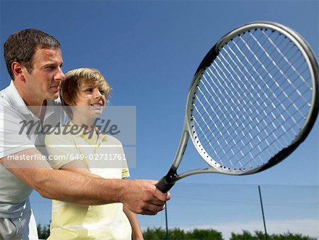 Leçon de tennis sous la chaleur