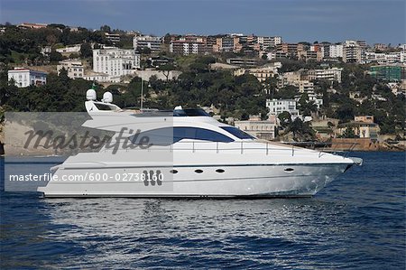 Vue latérale d'un bateau à moteur Abacus 52', Naples, Italie