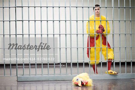 Prisonnier dans le costume de poulet