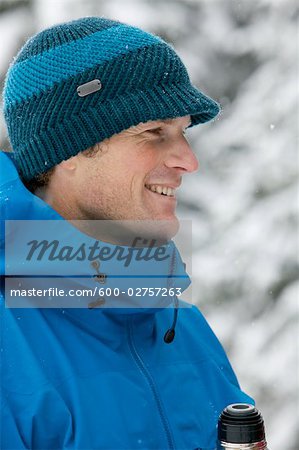 Gros plan de l'homme à l'extérieur en hiver, Whistler, Colombie-Britannique, Canada