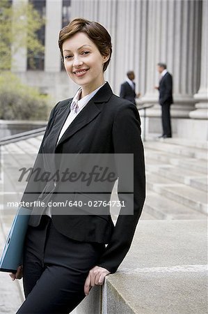 Portrait d'une femme avocate souriant