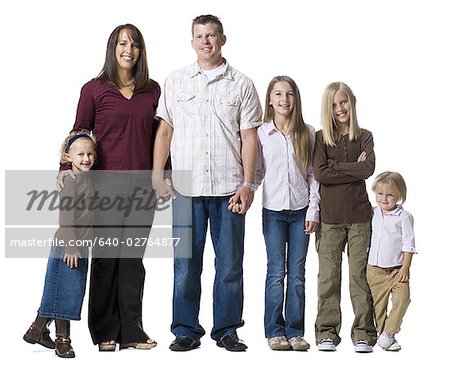 Portrait de famille des parents et des filles