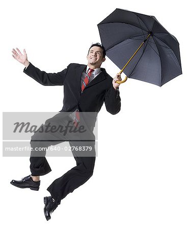 Homme d'affaires, tenir un parapluie et le saut