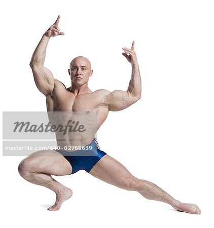 Bodybuilder mâle posant