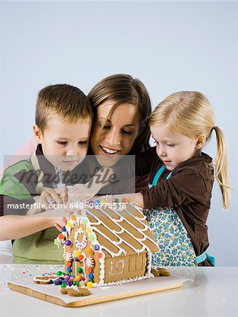 children baking