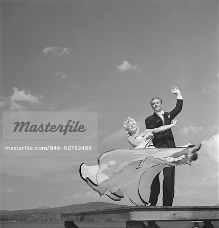 1940s BALLROOM DANCING COUPLE MAN LIFTING WOMAN WAIST HIGH