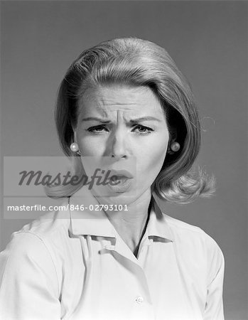 1960s WOMAN BLOND HAIR IN FLIP LOOK AT CAMERA MOUTH OPEN ANGRY MAD UPSET SCOLD WRINKLED BROW FACE EXPRESSION