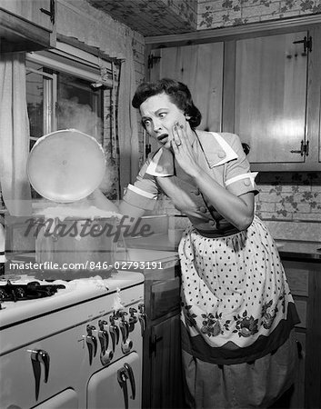 1950s HORRIFIED WOMAN HOUSEWIFE TAKING LID OFF COOKING POT BOILING OVER