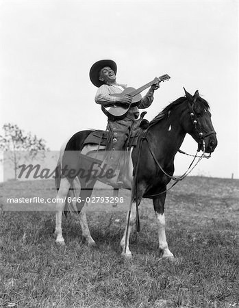 1920ER JAHREN COWBOY AUF PFERD SINGEN & GITARRE SPIELEN