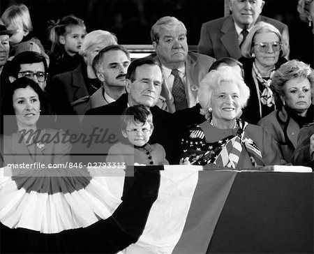 GEORGE BUSH BORN 1924 41st AMERICAN PRESIDENT INAUGURATION JANUARY 20 1989 WITH MRS. BUSH GRANDCHILDREN MARILYN QUAYLE