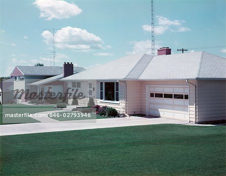 1950s SUBURBAN SINGLE FAMILY HOUSE DRIVEWAY GARAGE