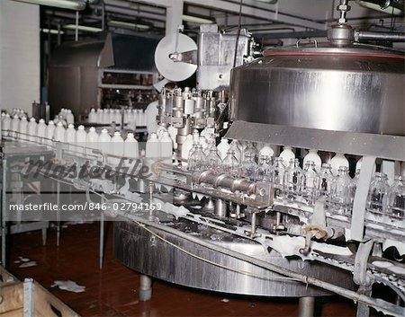 EMBOUTEILLAGE DE BOUTEILLES EN VERRE DE LAIT MACHINE