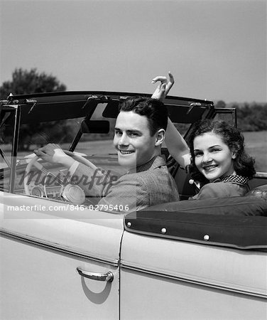 1940s 1941 SMILING COUPLE MAN WOMAN ON A DATE SITTING IN PONTIAC CONVERTIBLE AUTOMOBILE