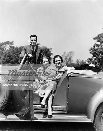 1930s RETRO WOMEN MAN CAR SMILE CONVERTIBLE SUIT