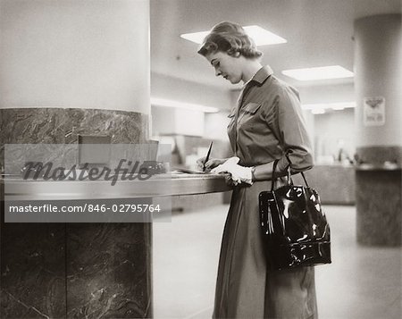 50ER JAHRE 60ER JAHRE FRAU HANDTASCHE ON ARM HANDSCHUHE FÜLLUNG AUS DEPOTBANK SLIP COUNTER