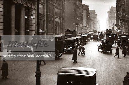 1890s 1900s TURN OF CENTURY NEW YORK CITY STREET SCENE PEDESTRIANS HORSE & WAGONS AUTOMOBILES CARS TRAFFIC MANHATTAN