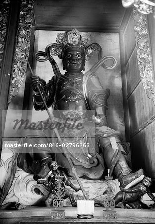 1920s 1930s STATUE CHINESE TEMPLE GUARDIAN AT ENTRANCE TO TEMPLE SINGAPORE