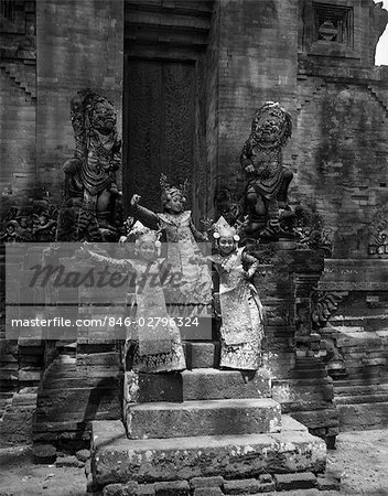 1920s 1930s 3 YOUNG FEMALE TEMPLE DANCERS ON STEPS OF ANCIENT TEMPLE FOLK DANCE TRADITIONAL COSTUME