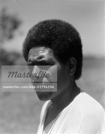 1930s PORTRAIT OF FIJIAN MAN NATIVE HEAD SHOULDERS SERIOUS EXPRESSION