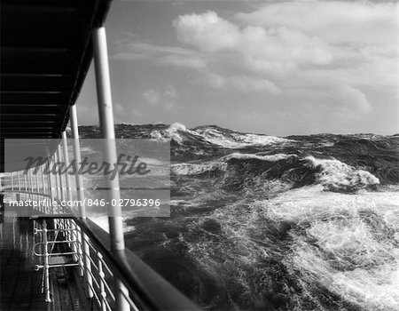1930s VIEW OF ROUGH CHOPPY SEAS FROM DECK OF CRUISE SHIP