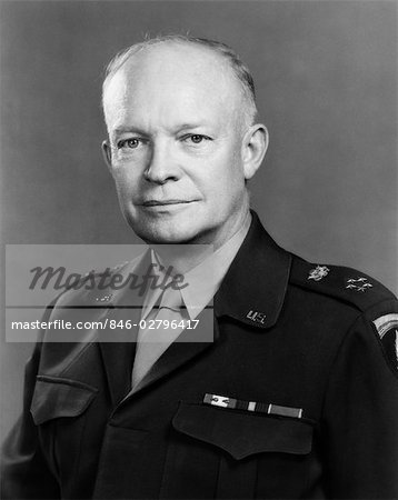 1940s PORTRAIT OF FIVE STAR GENERAL OF THE ARMIES DWIGHT D. EISENHOWER LATER 34TH PRESIDENT OF THE UNITED STATES