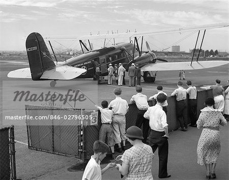 1930s PASSENGERS BOARDING AMERICAN AIRLINES CONDOR BIPLANE AIRPLANE FOR COMMERCIAL FLIGHT FROM NEWARK NEW JERSEY USA AIRPORT