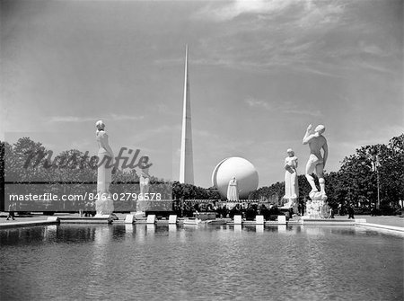 CONSTITUTION MALL AT THE 1939 WORLD'S FAIR IN NEW YORK POND SURROUNDED BY STATUES WITH SPHERE AND TOWER OBELISK IN REAR ART DECO