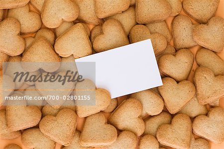 Carte vierge dans un tas de coeur en forme de Cookies Carte vierge dans un tas de coeur en forme de Cookies
