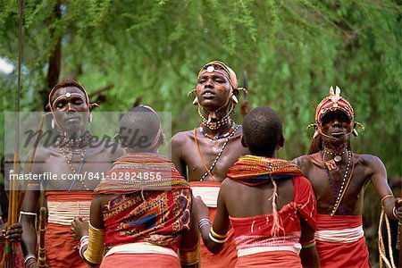Guerriers Samburu danse, Kenya, Afrique de l'est, Afrique