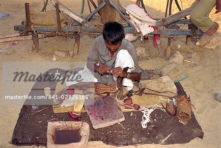 Shoemaker, Dorf in der Nähe von Khimsar, Bundesstaat Rajasthan, Indien, Asien