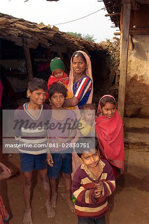 Famille dans le village, Dhariyawad, Rajasthan État, Inde, Asie