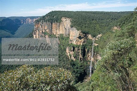 Bridal Veil falls from Govett's Leap lookout, Grose Valley, Blue Mountains National Park, UNESCO World Heritage Site, New South Wales (N.S.W.), Australia, Pacific