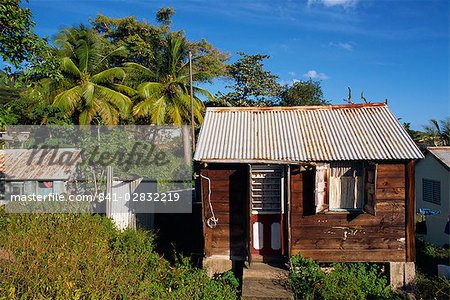 Maisons en bois de vieux typique, vieille ville Road, St. Kitts, îles sous-le-vent, Antilles, Caraïbes, Amérique centrale