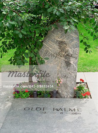 Grave of Olof Palme, Swedish prime minister murdered in 1986, Adolfs Kirke, Stockholm, Sweden, Scandinavia, Europe